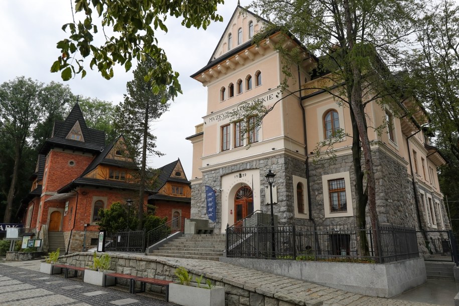 Gmach główny Muzeum Tatrzańskiego w Zakopanem /Grzegorz Momot /PAP