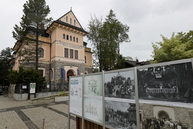 Gmach główny Muzeum Tatrzańskiego w Zakopanem /Grzegorz Momot /PAP