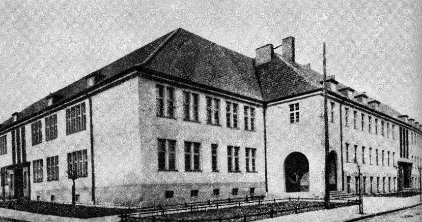 Gmach szkolny Polskiego Gimnazjum w Kwidzynie stał przy skrzyżowaniu dwóch ulic /Odkrywca /Odkrywca