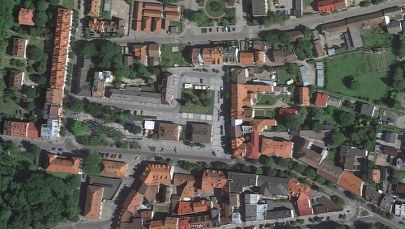 Gminna droga na prywatnym terenie? Absurd w małopolskich Krzeszowicach