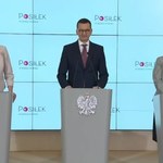 Godło "wywinęło orła" w trakcie przemówienia minister [ZOBACZ FILM]