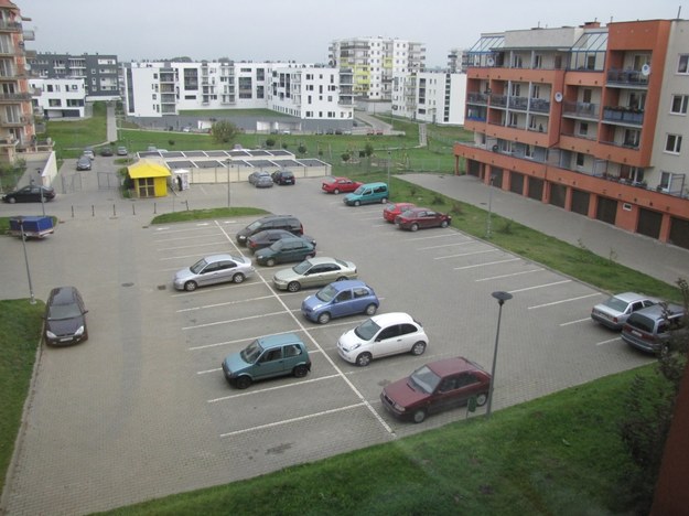 Godz. 09:00 - ponad połowa samochodów odjechała z parkingu. /Krzysztof Kot /RMF FM