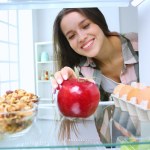 jabłka a odchudzanie Godzina jedzenia jabłek ma znaczenie. Eksperci odkryli porę, która uruchamia spalanie tłuszczu