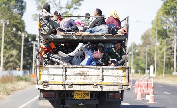 Godzina policyjna w prowincji Tajlandii. Ewakuowano setki tysięcy osób