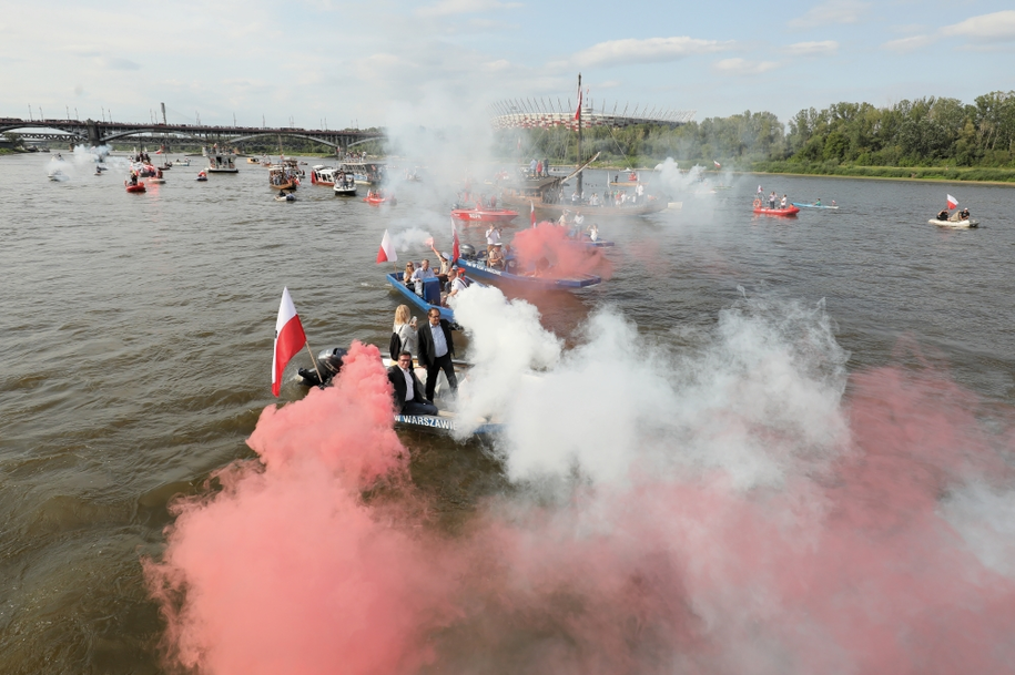 Godzina "W" na Wiśle, w miejscu zatopienia statku "Bajka" /Paweł Supernak /PAP