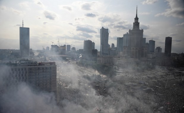 Godzina "W" w polskich miastach. Tak oddawano hołd Powstańcom Warszawskim