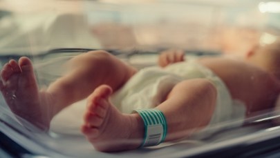 Godzinę po urodzeniu odebrali jej dziecko, bo nie zdała testu