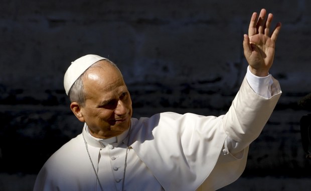 "Godziny wielkiego napięcia". Papież reaguje na decyzję Trumpa