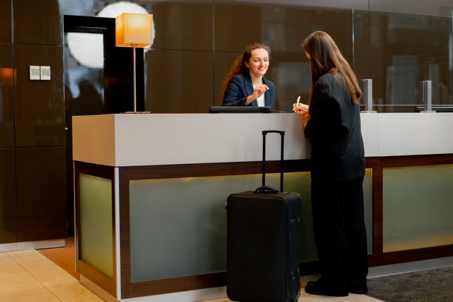 Godziny zameldowania i wymeldowania różnią się w zależności od hotelu /Shutterstock