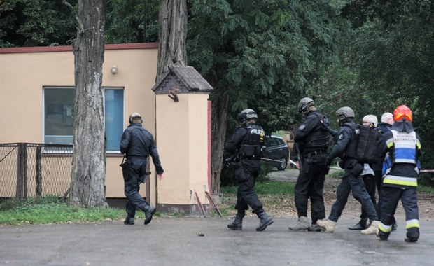 ​Godziszewo: Zabarykadowali się w mieszkaniu. Grożą, że wysadzą budynek w powietrze