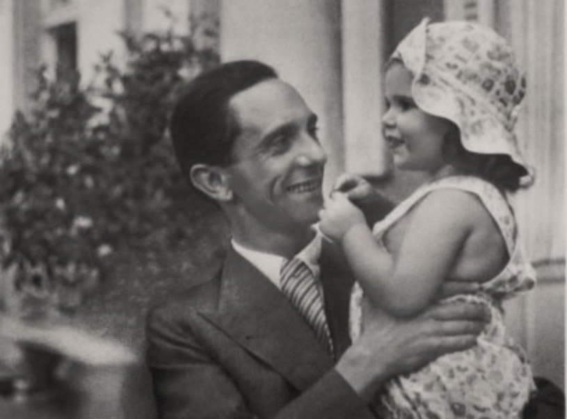 Goebbels z córką Helgą, którą wykorzystywał do swoich celów propagandowych /East News