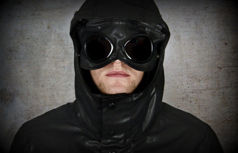 Goggle Jacket - jedna z ikon stylu casuals. Prosta, elegancka i mająca w sobie kibicowski akcent /materiały prasowe