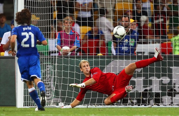 Gol Andrei Pirlo w serii rzutów karnych w meczu Anglia - Włochy, 24 czerwca /&nbsp; /PAP/EPA