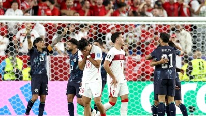 Gol w drugiej minucie meczu, czerwona kartka za zakrycie ust. Turcja żegna się z mundialem