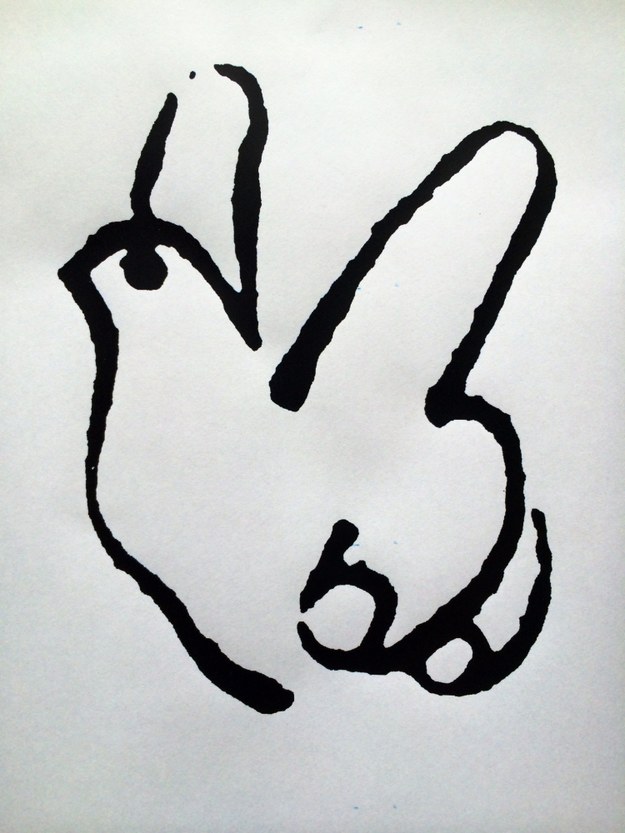 Gołąbek ze skrzydłami-palcami rozstawionymi w geście zwycięstwa symbolizuje Ruch „Wolność i Pokój” /Zasada Krzysztof /RMF FM