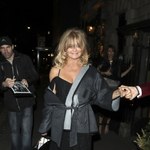 Goldie Hawn z dziwnymi plamami na rękach!
