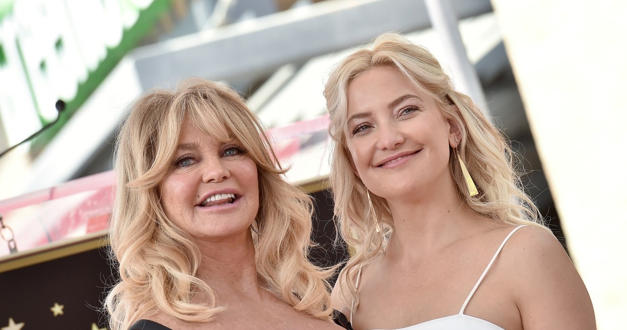 Goldie Hawn ("Ze śmiercią jej do twarzy", "Zmowa pierwszych żon", "Siostrzyczki") z córką, również hollywoodzką gwiazdą - Kate Hudson ("U progu sławy", "Jak stracić chłopaka w 10 dni", "Ślubne wojny"). / Axelle/Bauer-Griffin/FilmMagic /Getty Images