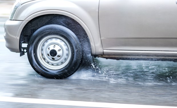 Gołoledź na drogach w regionie warmińsko-mazurskim. Są alerty