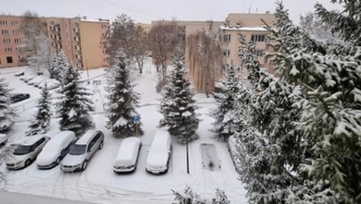 Gołoledź, śnieżyce, trudne warunki na drogach. Alert RCB