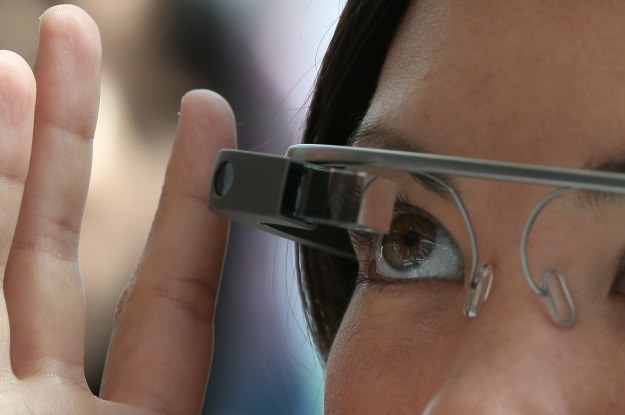 Google Glass miało drugą szansę. Tej też nie wykorzystało /123RF/PICSEL
