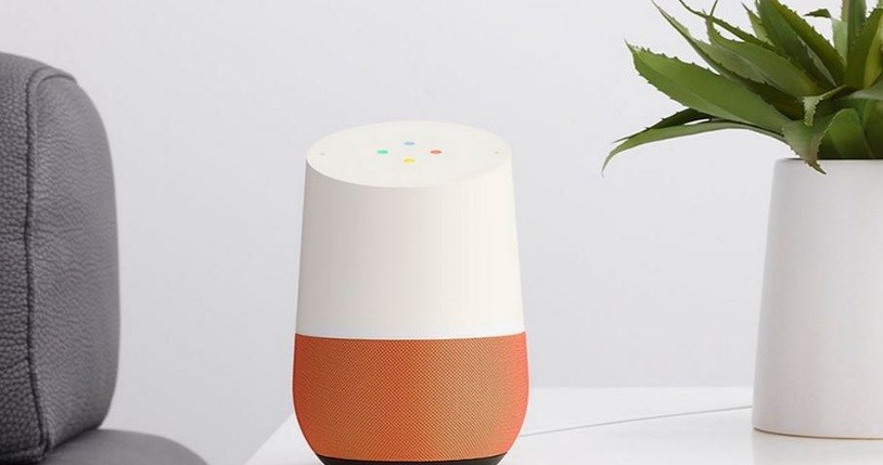 Google Home - głośnik, w którym umieszczono Asystenta Google, sztuczną inteligencję pełniącą rolę naszego pomocnika /materiały prasowe