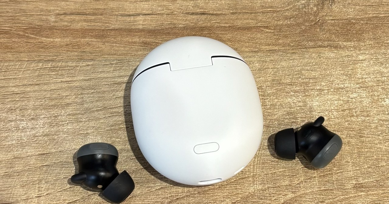 Google Pixel Buds Pro 2 wraz z etui ładującym. /Dawid Długosz /INTERIA.PL