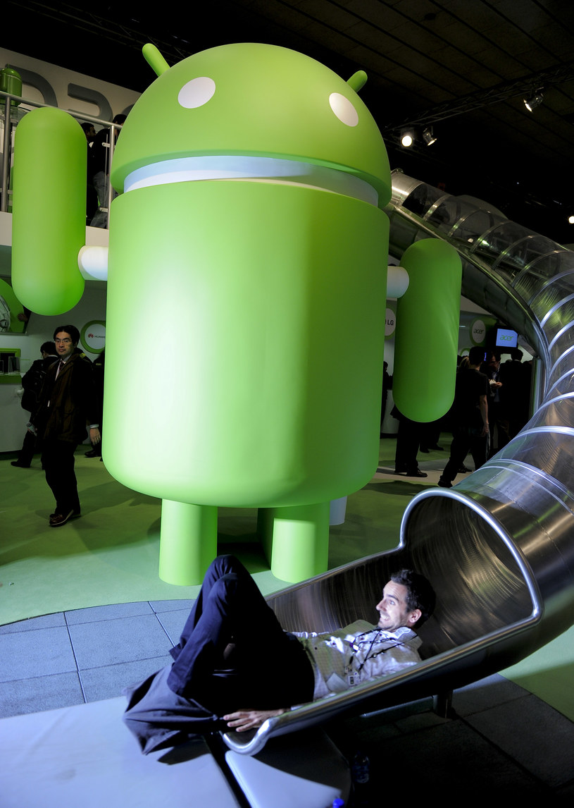 Google wykorzystuje dominującą pozycję Androida? Tak twierdzi Microsoft /AFP