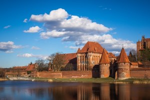 Google wyróżnia w mapach polskie zamki i pałace. Daje Złote Pinezki