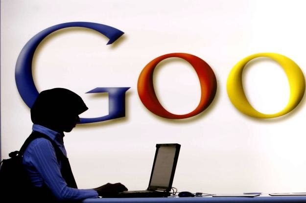 Google zarabia krocie i unika płacenia wysokich podatków /AFP