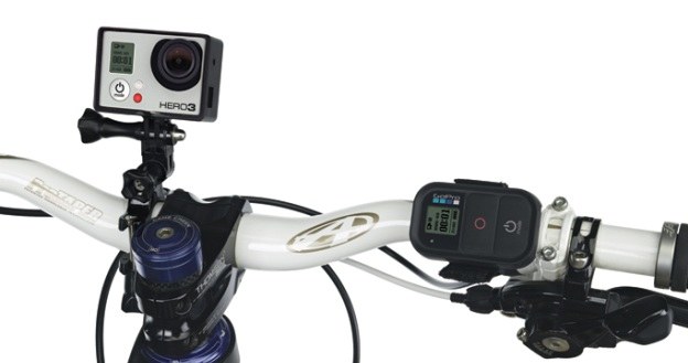 GoPro Hero można umieścić w różnych miejscach - rozwiązań są dziesiątki /materiały prasowe