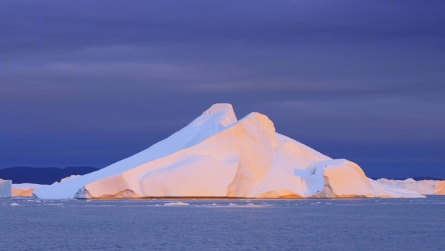 Góra lodowa na Grenlandii /L. Weyers /PAP/DPA