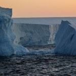 Góra lodowa na kursie kolizyjnym z wyspą Wielkiej Brytanii
