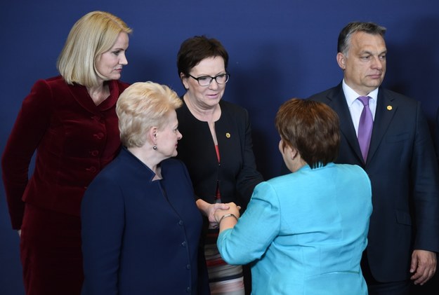 Góra, od lewej: premier Danii Helle Thorning-Schmidt, premier RP Ewa Kopacz, premier Węgier Viktor Orban; dół: prezydent Litwy Dalia Grybauskaite (L) i premier Łotwy Laimdota Straujuma (P), /Radek Pietruszka /PAP
