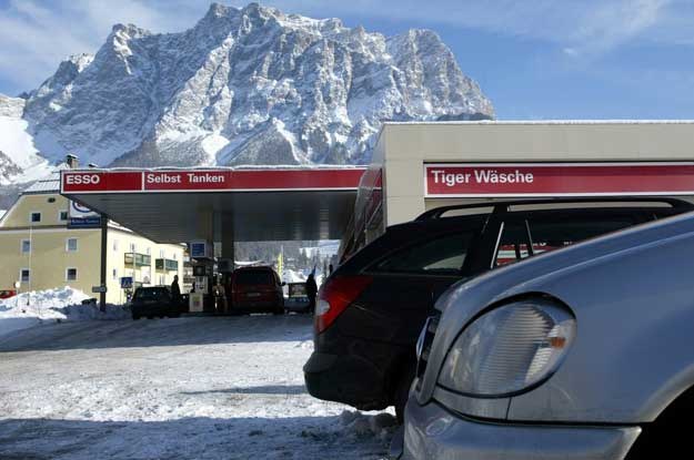 Góra Zugspitze (2962 m. n.p.m.) widziana od austriackiej strony.  Fot. Marcin Rutkiewicz /Reporter