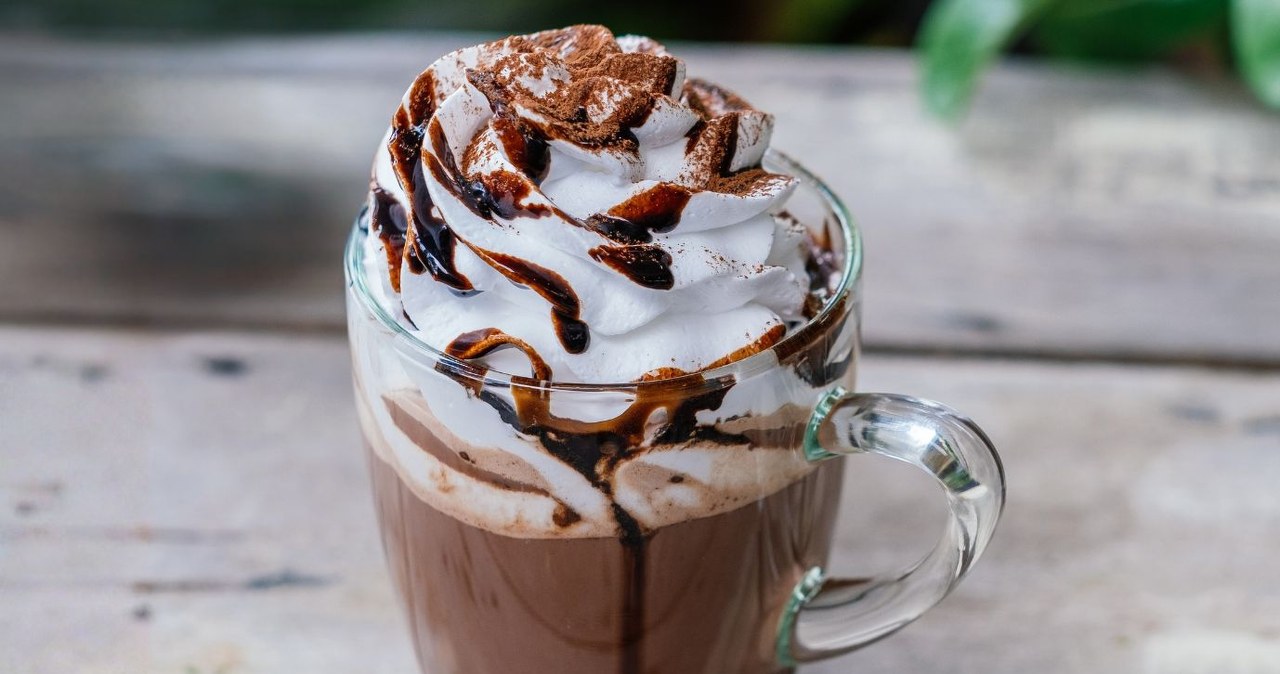 Gorącą czekoladę można podać w domu na wiele sposobów /Tuu Sitthikorns /Canva Pro