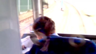 Gorąca Linia: Motorniczy czytał gazetę w trakcie jazdy