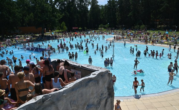 Gorąca niedziela! Fala upałów nad Polską, możliwe burze z gradem