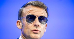 "Gorące krzesło". Koło kogo Macron nie chce usiąść podczas inauguracji igrzysk?