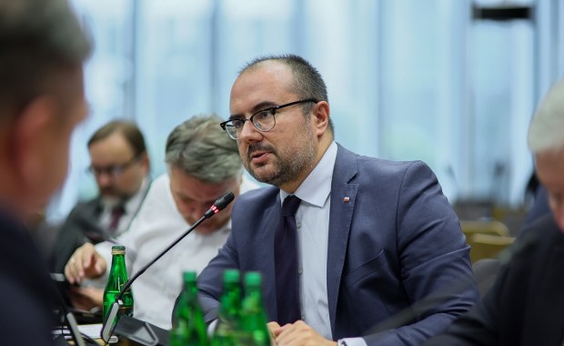 Gorąco na posiedzeniu sejmowej komisji. Oskarżenia, niecenzuralne słowa, alkomat