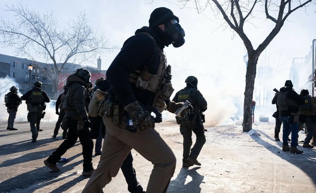 ​Gorąco w Minneapolis. Agenci ICE próbowali wedrzeć się do konsulatu