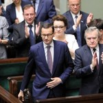 Gorąco w Sejmie. Winnicki zablokował mównicę, Sejm ekspresowo przyjął zmiany w ustawie o IPN