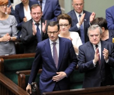 Gorąco w Sejmie. Winnicki zablokował mównicę, Sejm ekspresowo przyjął zmiany w ustawie o IPN