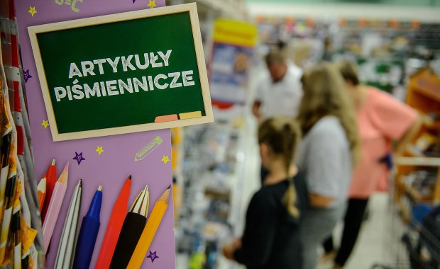 Gorący czas dla rodziców. Ile zapłacą za szkolną wyprawkę? 