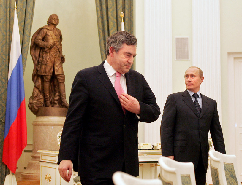 Gordon Brown i Władimir Putin w 2006 roku /DENIS SINYAKOV / AFP /AFP