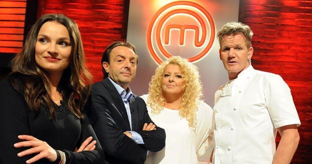 Gordon Ramsay (P) w jurorami polskiej edycji programu "MasterChef" /TVN