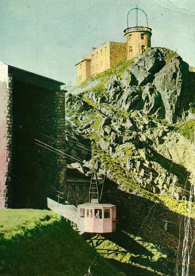 Górna stacja kolejki linowej na Kasprowy Wierch na karcie pocztowej z lat 30. ubiegłego wieku /Odkrywca