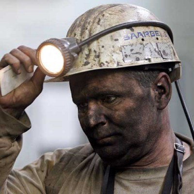 Górnictwo musi płacić rocznie ponad 7 mld zł różnych podatków. /AFP