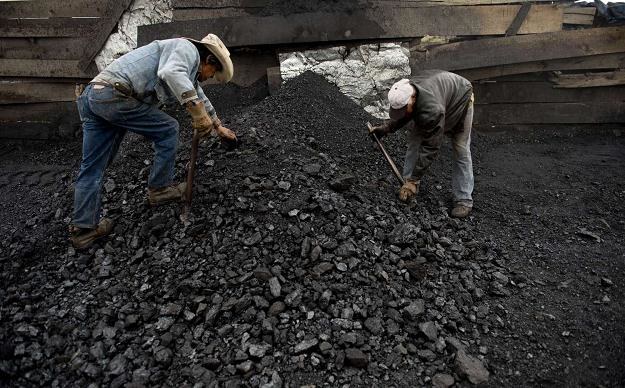 Górnicy boją się taniego importu /AFP