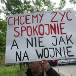 Górnicy kontra mieszkańcy. Dwa protesty przed kopalnią "Janina" 