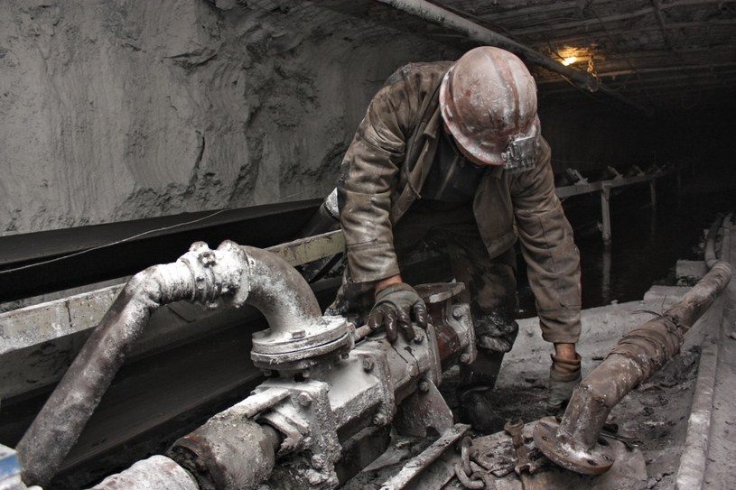 Górnicy PGG mają otrzymać wyższe wynagrodzenia /123RF/PICSEL